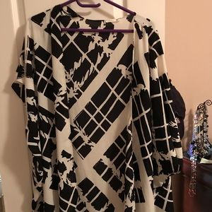 Black and white kimono shaw. Nordstrom. Medium